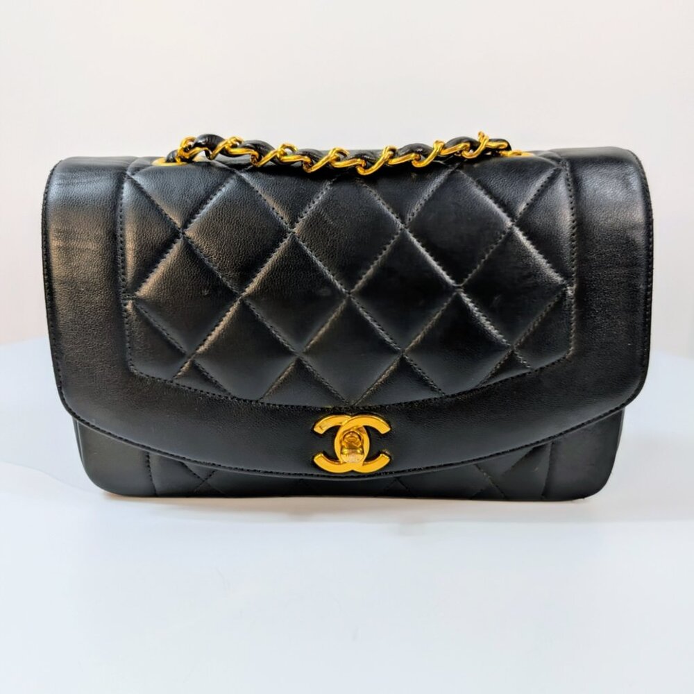 Chanel Vintage Black Medium Diana Quilted Lambskin Flap Bag - Picture 3 of 16